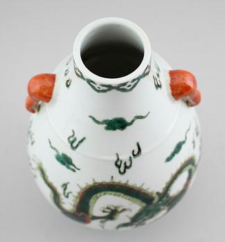 VAS, porslin, Kina, 1900-tal.