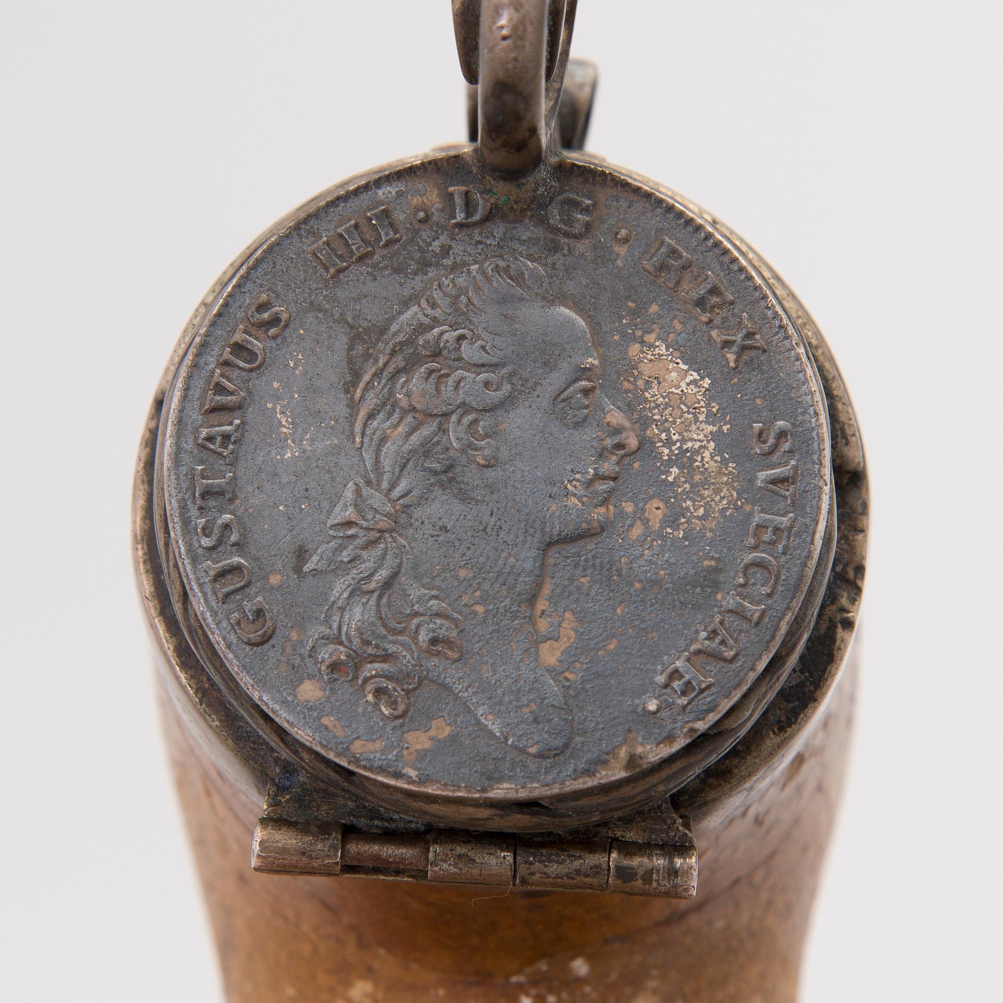 PIIPPUJA, 3 kpl, merivahaa, puuta, hopeaa, luuta, 1800-luvun loppupuoli.