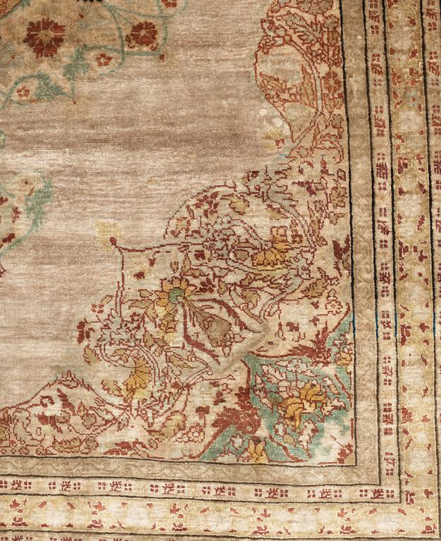 ANTIQUE SILK TABRIZ. 158,5 x 119,5 cm.