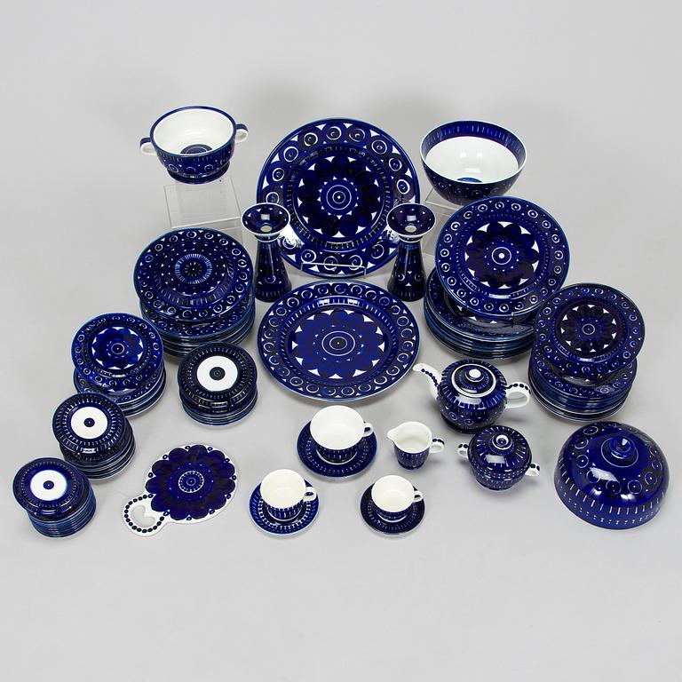 Ulla Procopé, A 75piece dinnerware and coffee service, "Valencia", Arabia 1960s.