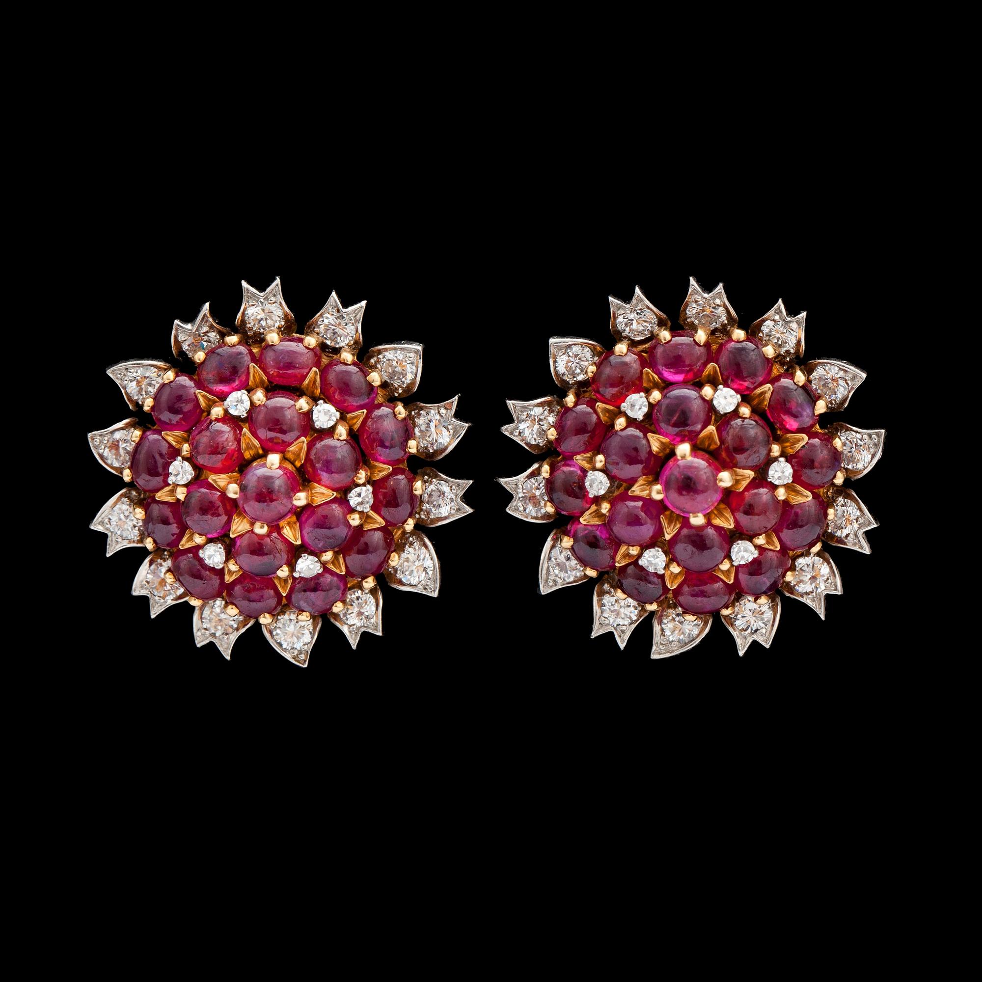 ÖRHÄNGEN, Cartier, cabochonslipade rubiner och briljantslipade diamanter, ca 1950-tal.
