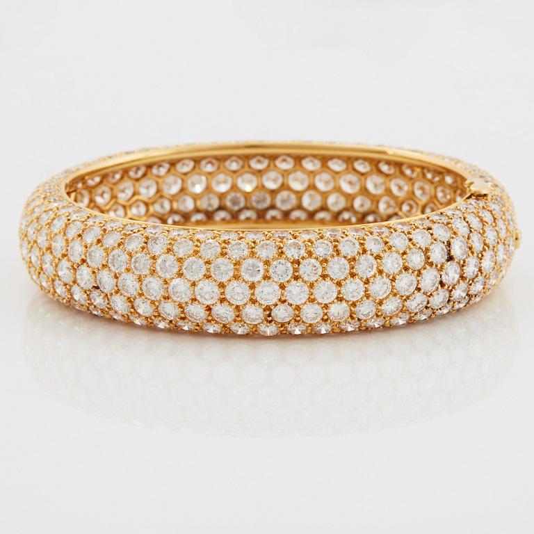Cartier armring 18K guld med runda briljantslipade diamanter.