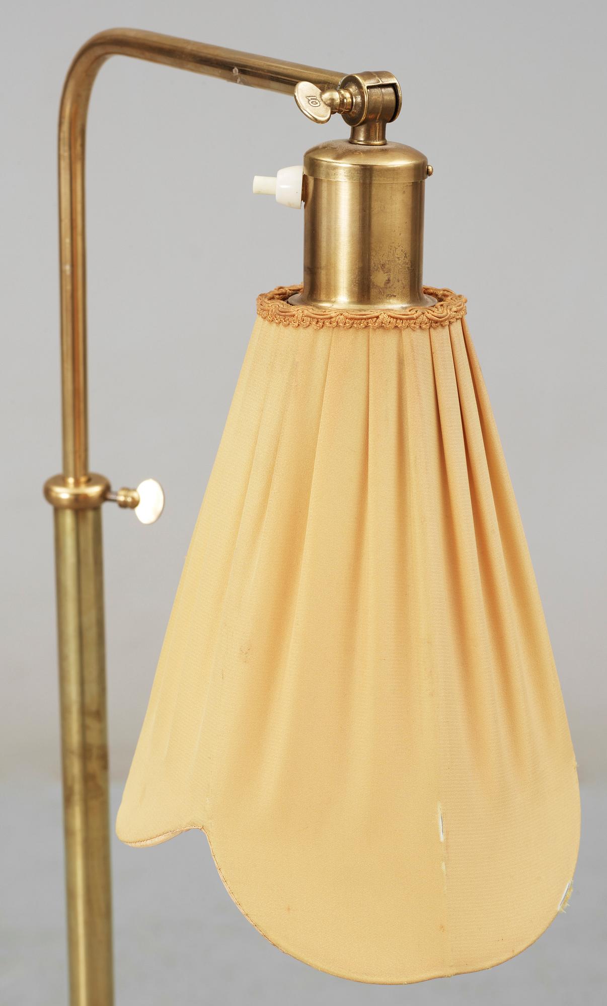 GOLVLAMPA, mässing, Josef Frank, Firma Svenskt Tenn, 1940-50-tal.