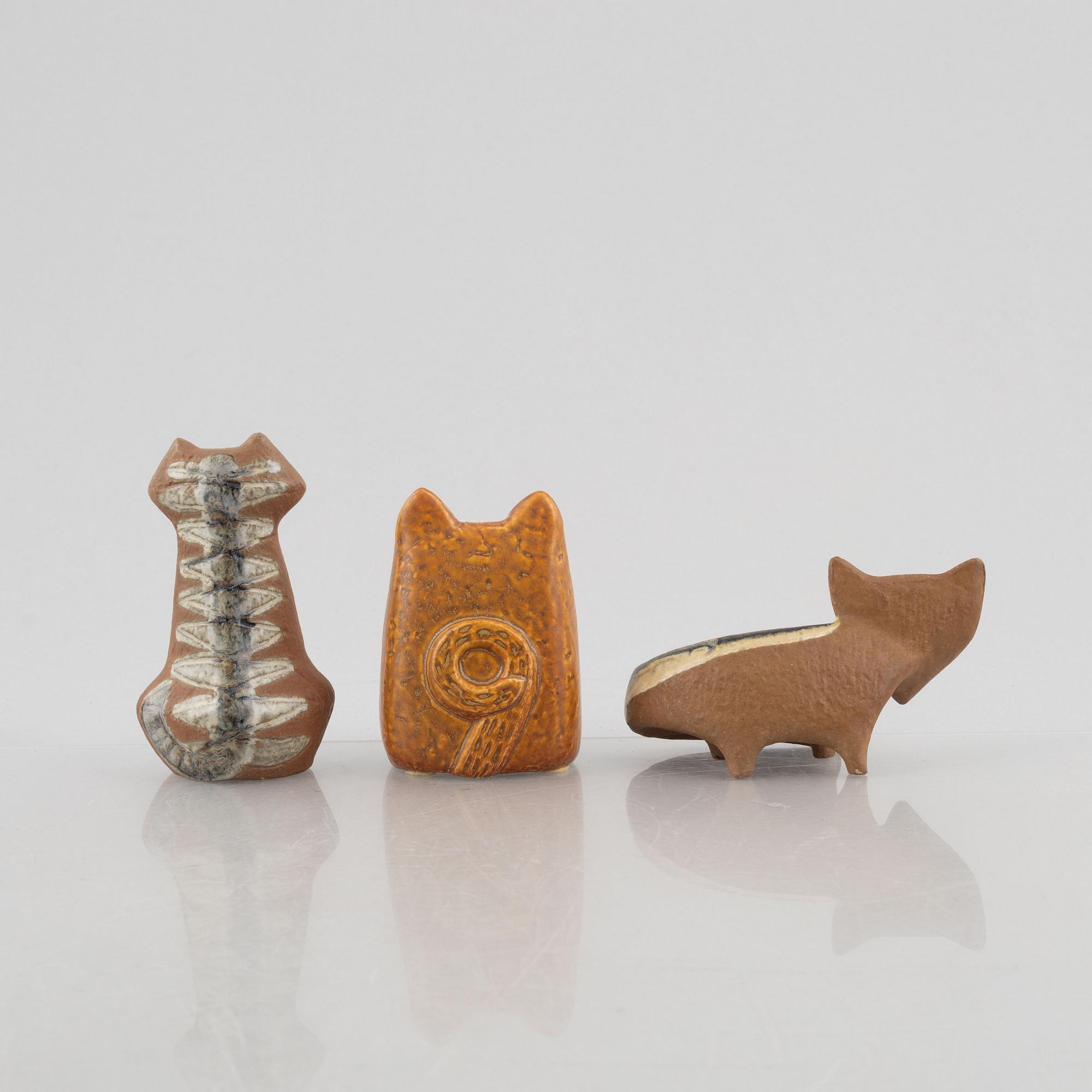 Lisa Larson, figuriner, 3 st, stengods, bl.a. "Liten katt", specialutgåva, Gustavsberg 1965.