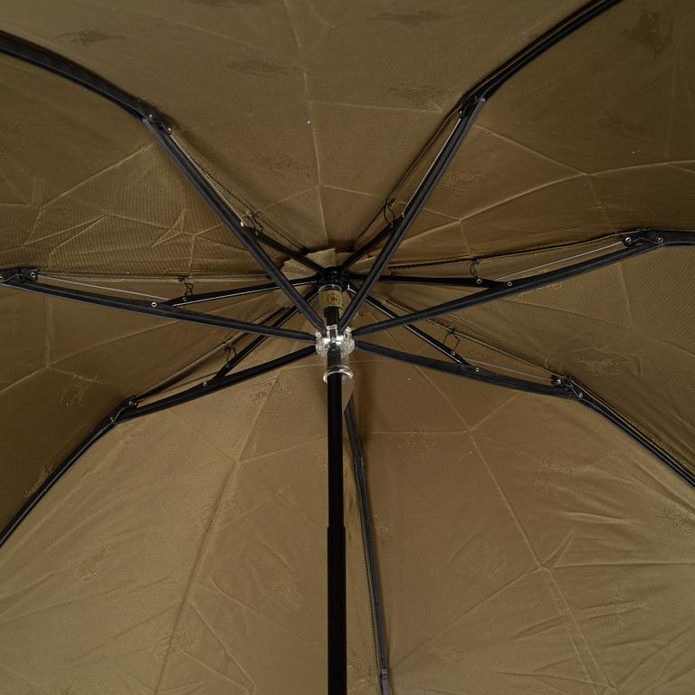 Burberry, umbrella.