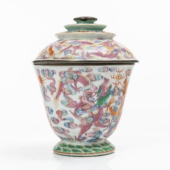 A Chinese famille rose 'dragon' jar with cover, for the Thai market, Qing dynasty, 19th century.