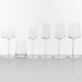 Alfredo Härbeli, a 48-piece "Essence" glass service, Iittala, Finland, 21st century.