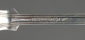 BELÖNINGSSKEDAR, 2 st, silver, J A Selling, Härnösand, 1886 samt KG Markström, Uppsala 1908. Tot vikt 126 gram.