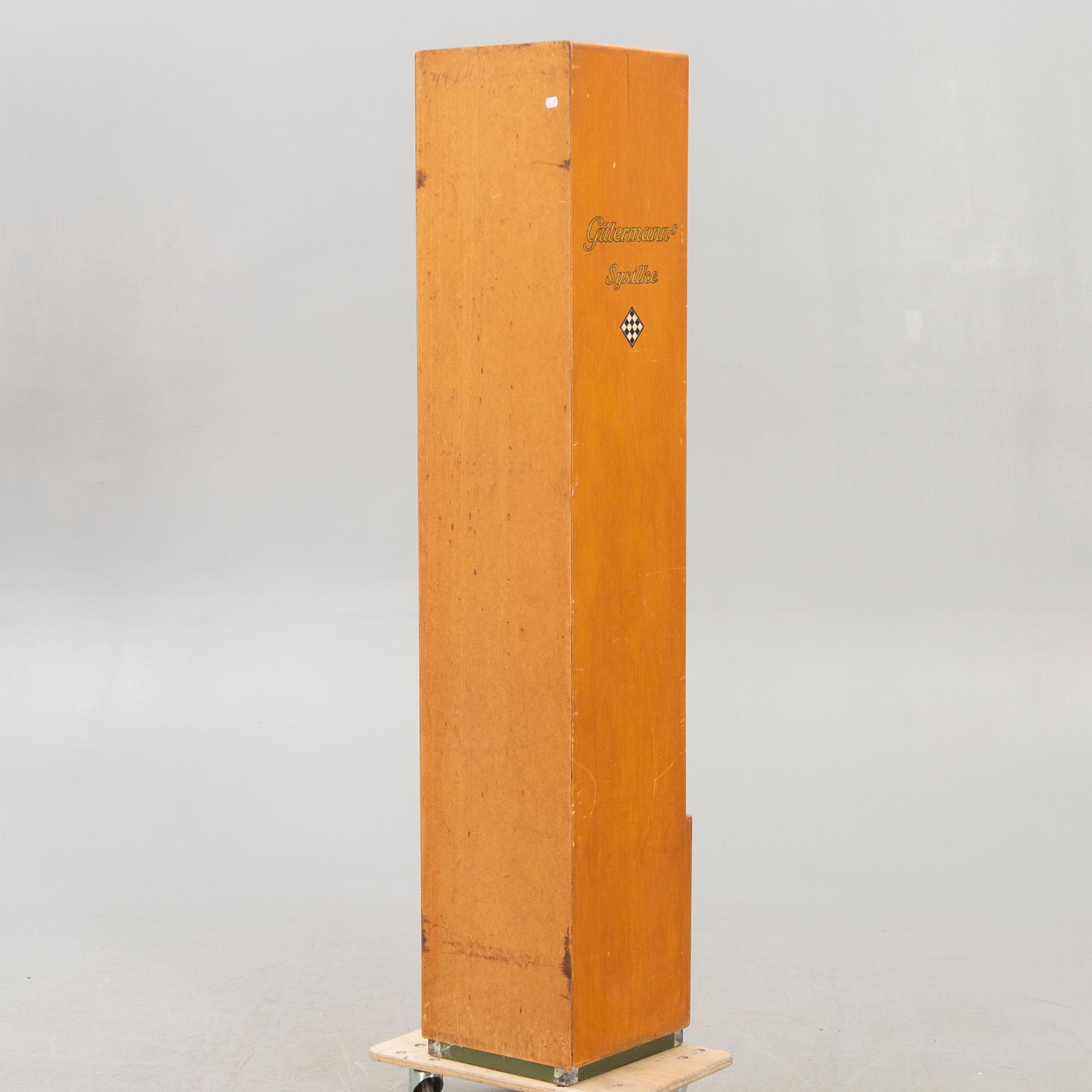 A display cabinet marked  "Gütermanns Sysilke", 1940s.