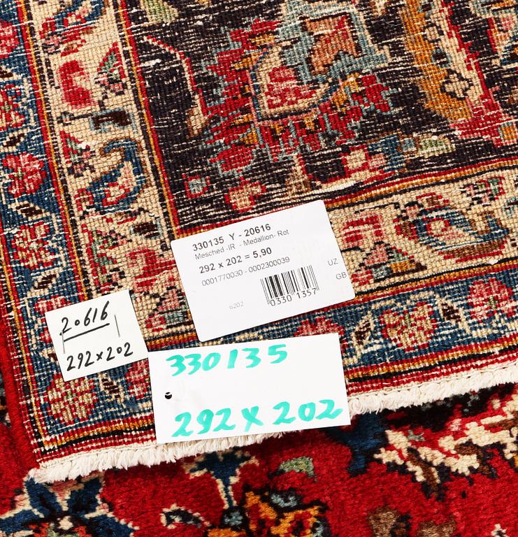 A Najafabad carpet, c. 292 x 202 cm.