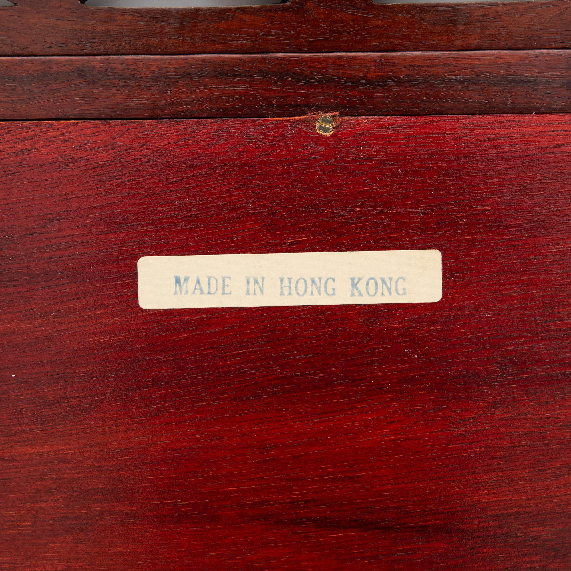 A chest of drawers and a mirror, 'Ming', Dux, late 20th Century.
