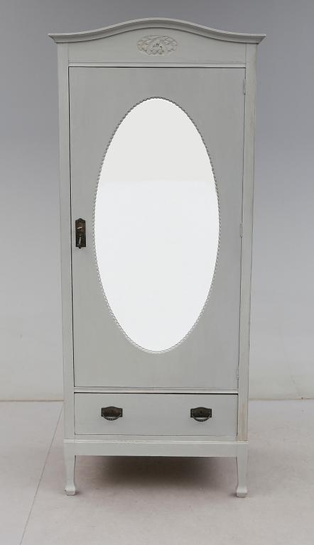 KLÄDSKÅP, 1900-talets första hälft.