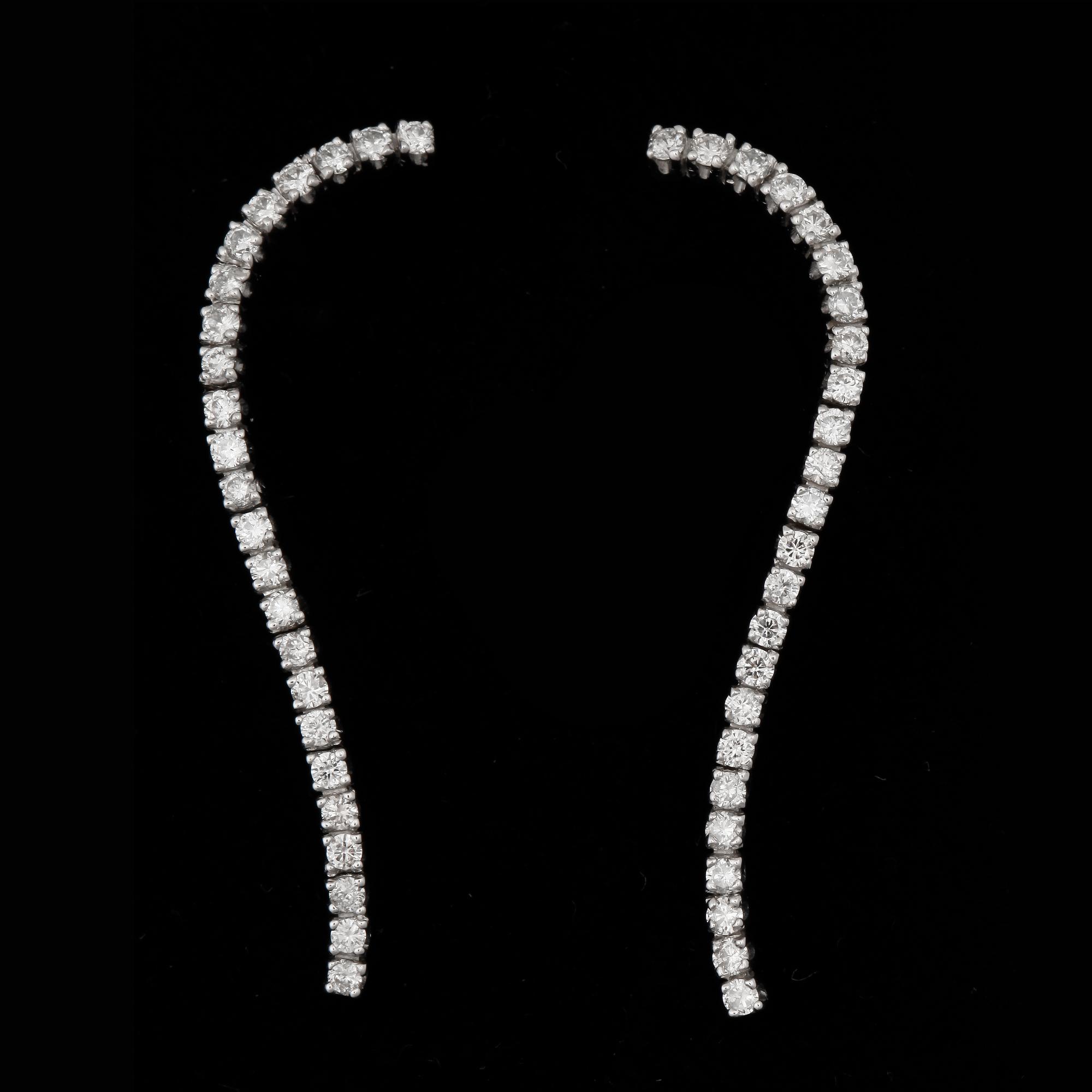 ÖRHÄNGEN, ett par, 18k vitguld med briljantslipade diamanter tot ca1,25ct. 2000-tal. Vikt 4,3g.