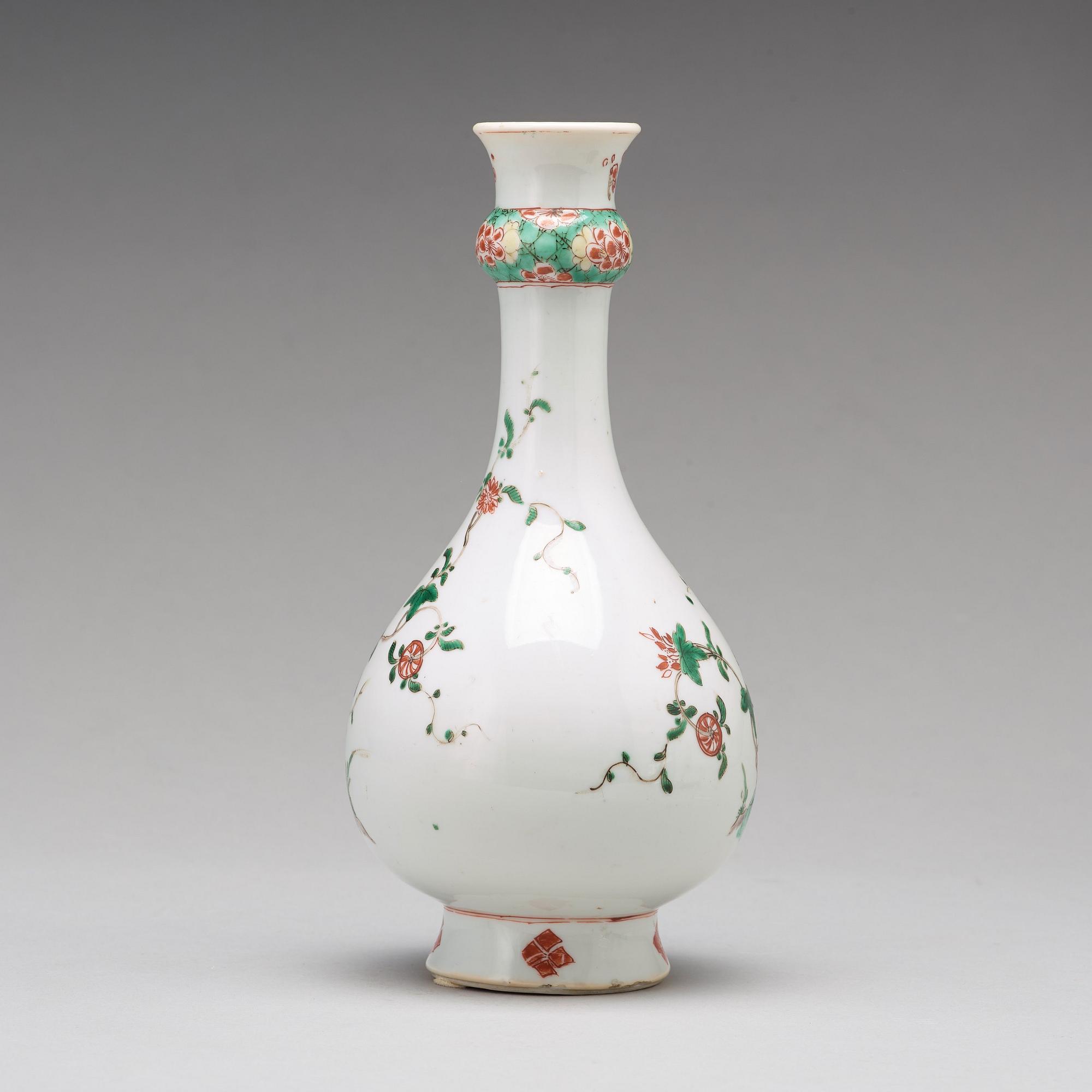 VAS, porslin. Qing dynastin, Kangxi (1662-1722).