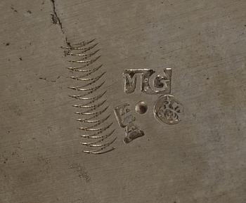 SALTKAR, ett par, av Magnus Graff, S:t Petersburg 1776.