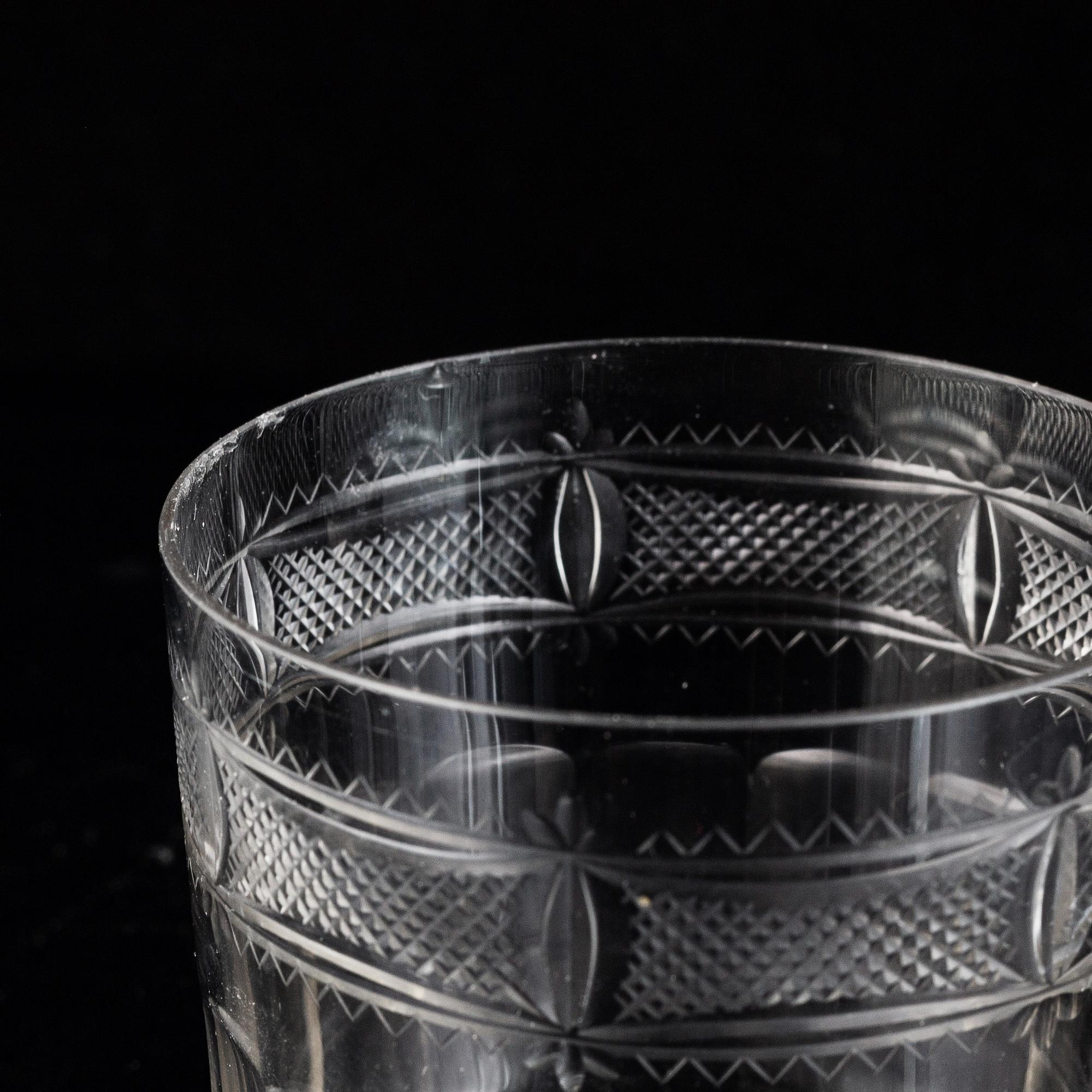 Gerda Strömberg, an early 20th century 37-pcs glass servis "Hörningsholm", Strömbergshyttan, Sweden.
