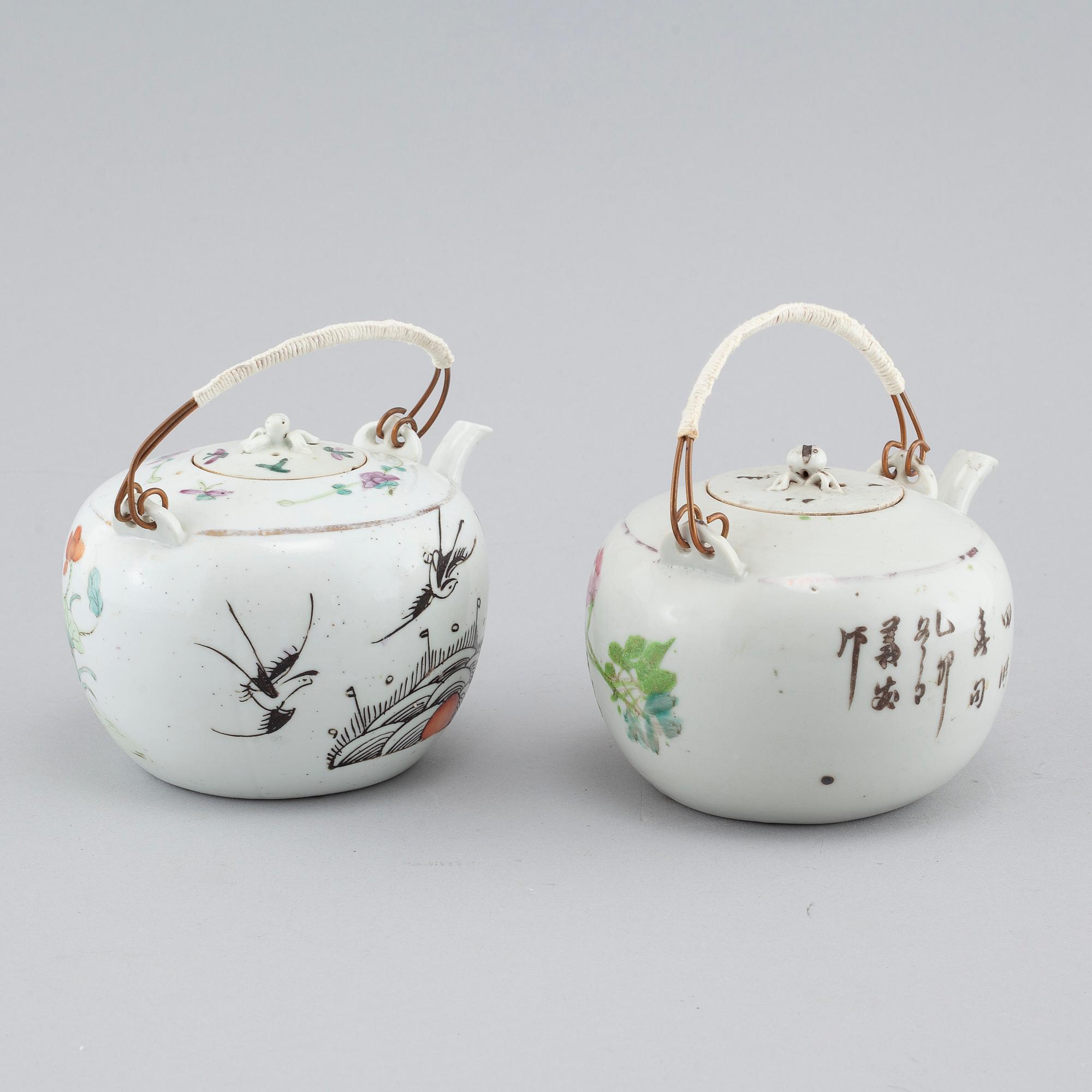 Two Chinese porcelain tea pots, around the year 1900.