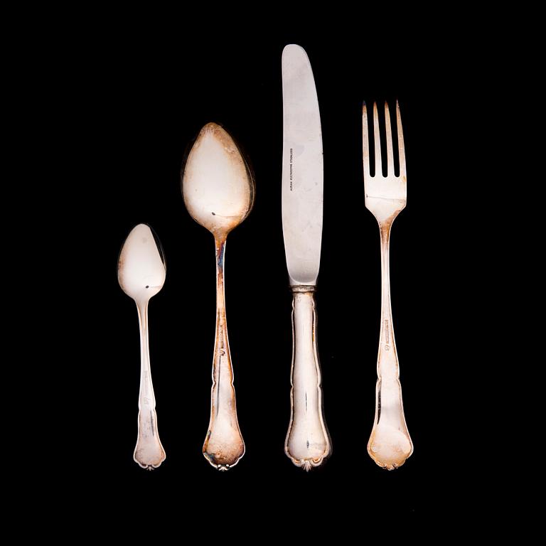 ATERIMET PUULAATIKOSSA, 25 osaa, hopeaa, "Chippendale", Auran Kultaseppä, 1988/90. Kok. paino ilman veitsiä 459,3 g.