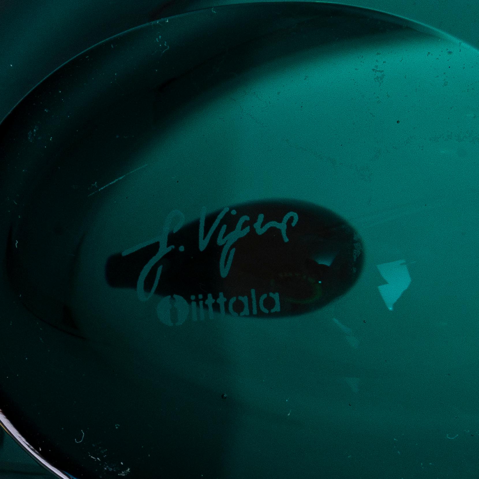 A glass bird by Giorgio Vigna for Iittala, signed G. Vigna, Iittala.