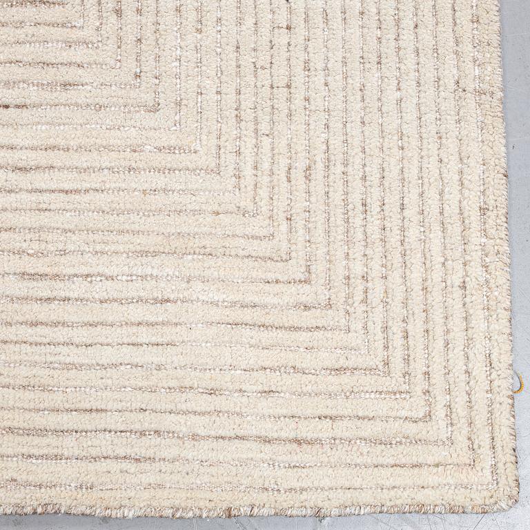 A CARPET, "Maze", loomed i relief, ca 317 x 160 cm.