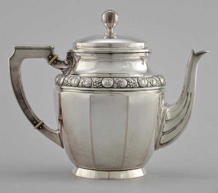 KAFFE- SAMT TESERVIS, 4 delar, silver, C G Hallberg, Stockholm, importstämplat, 1920-tal. Vikt 1 520 g.