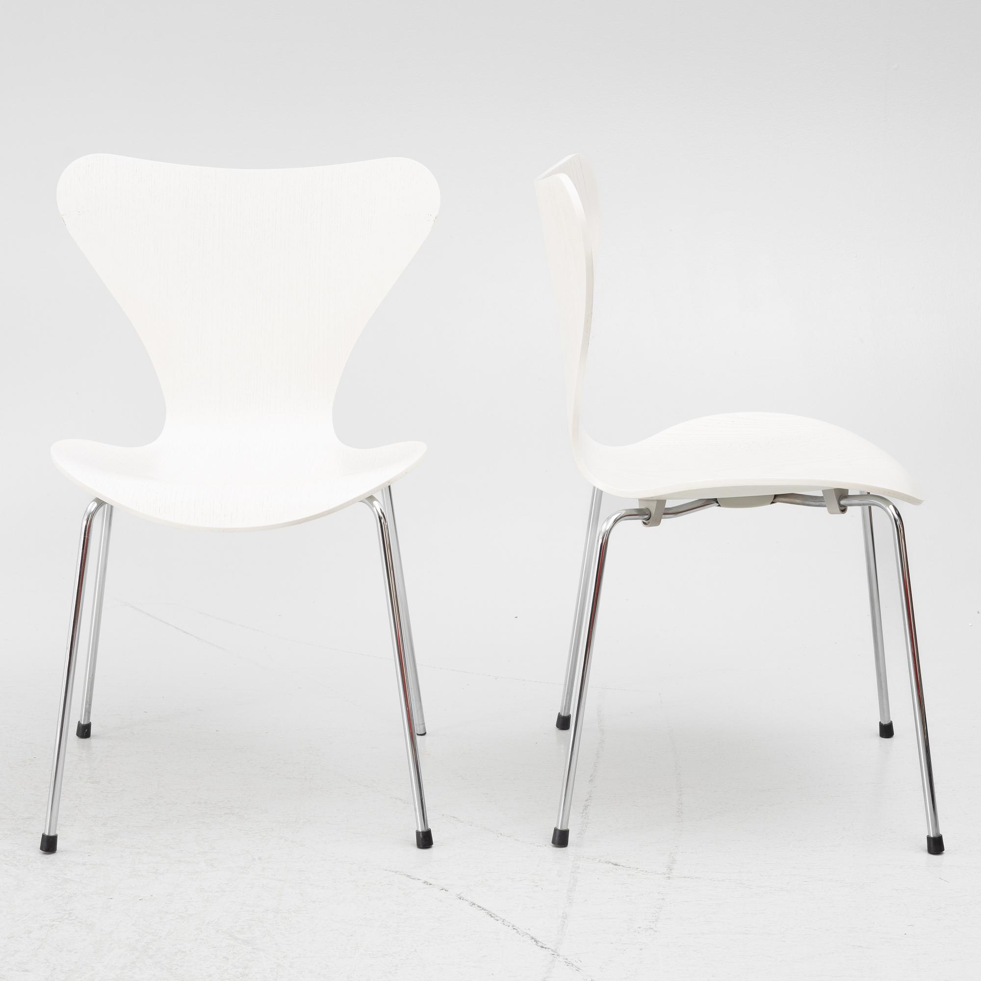 Arne Jacobsen, a set of 4 chairs "Sjuan", Fritz Hansen, Denmark, 2000.