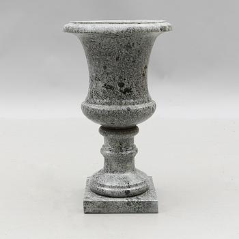 URNA, grön marmor, modern tillverkning.