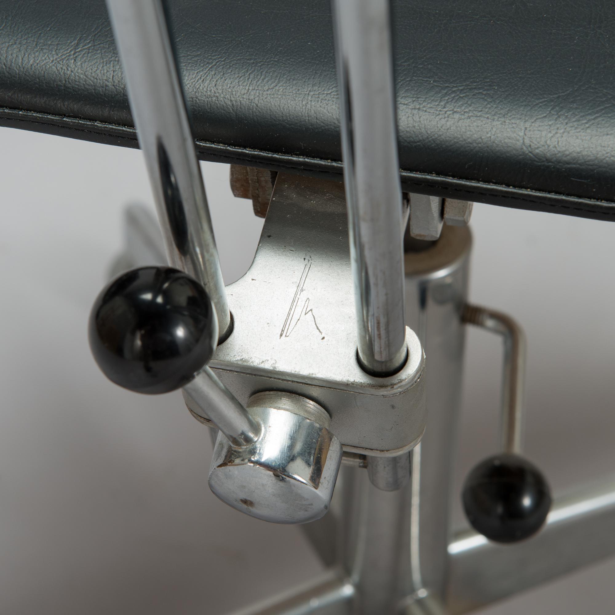 Desk chair, model 2114 Asko. In production 1962-1975.