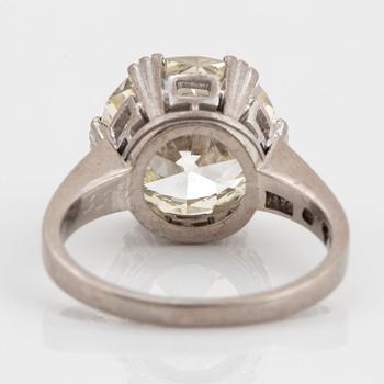 An 18K white gold ring set with an old-cut diamond 4.55 cts according to engraving.