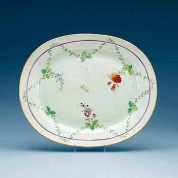 1608. A famille rose serving dish, Qing dynasty, Qianlong (1736-95).