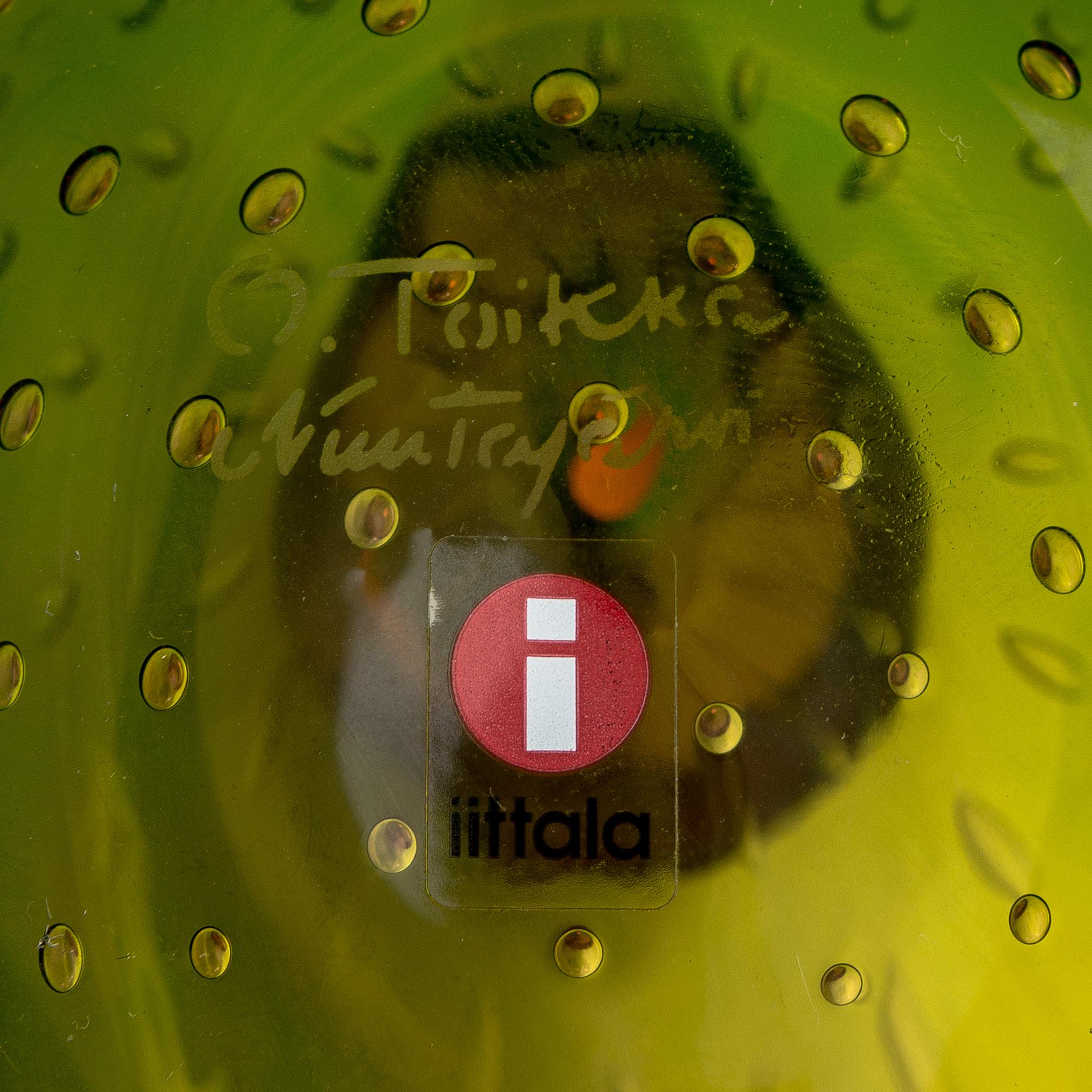 Two signed Oiva Toikka glass birds for Iittala Nuutajärvi.