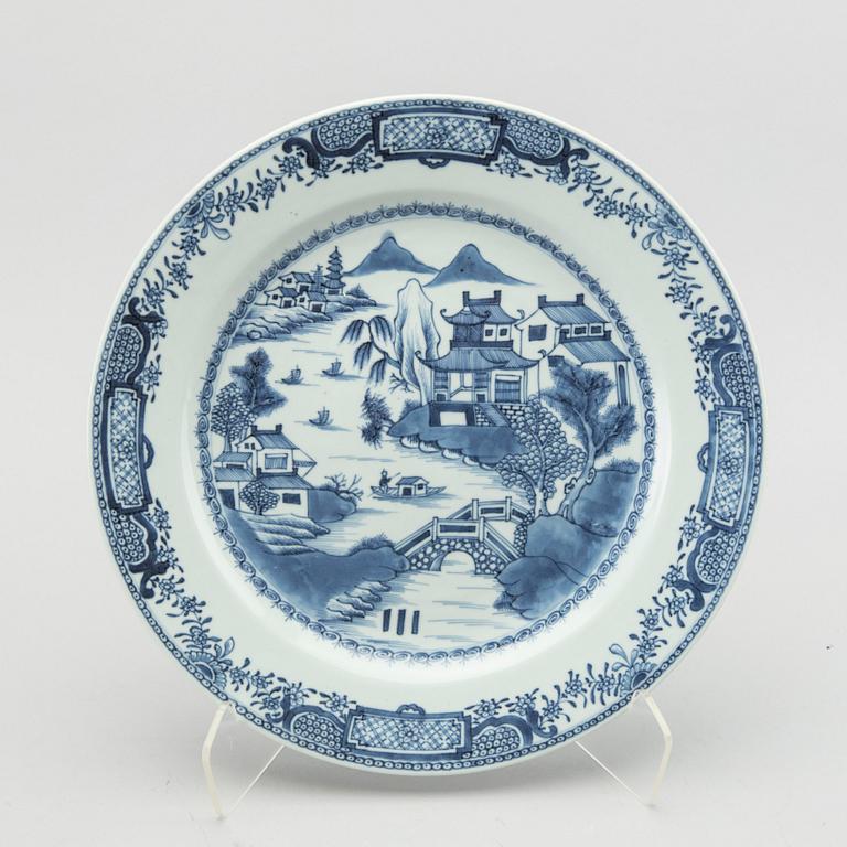 UPPLÄGGNINGSFAT 3 st Kina Qianlong (1736-95) porslin.