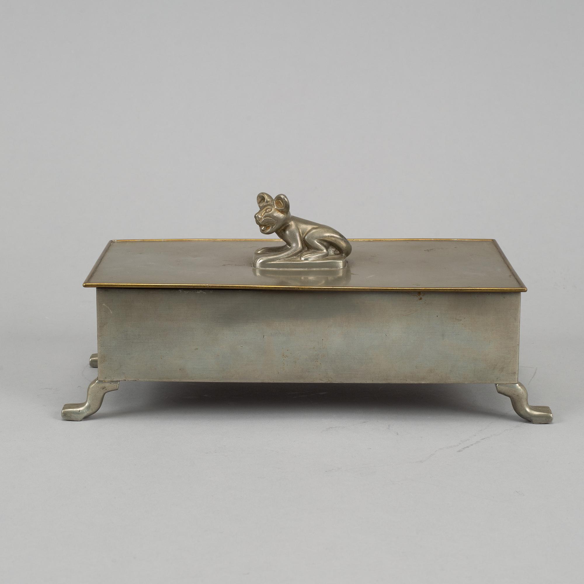 Firma Svenskt Tenn, skrin med lock, tenn, Stockholm 1928.