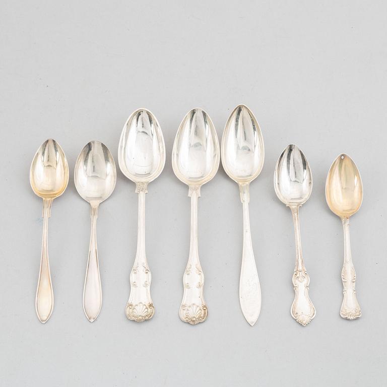 A set of 22 Swedish silver spoons, including Bernt Erlandsson, Kristianstad 1879.