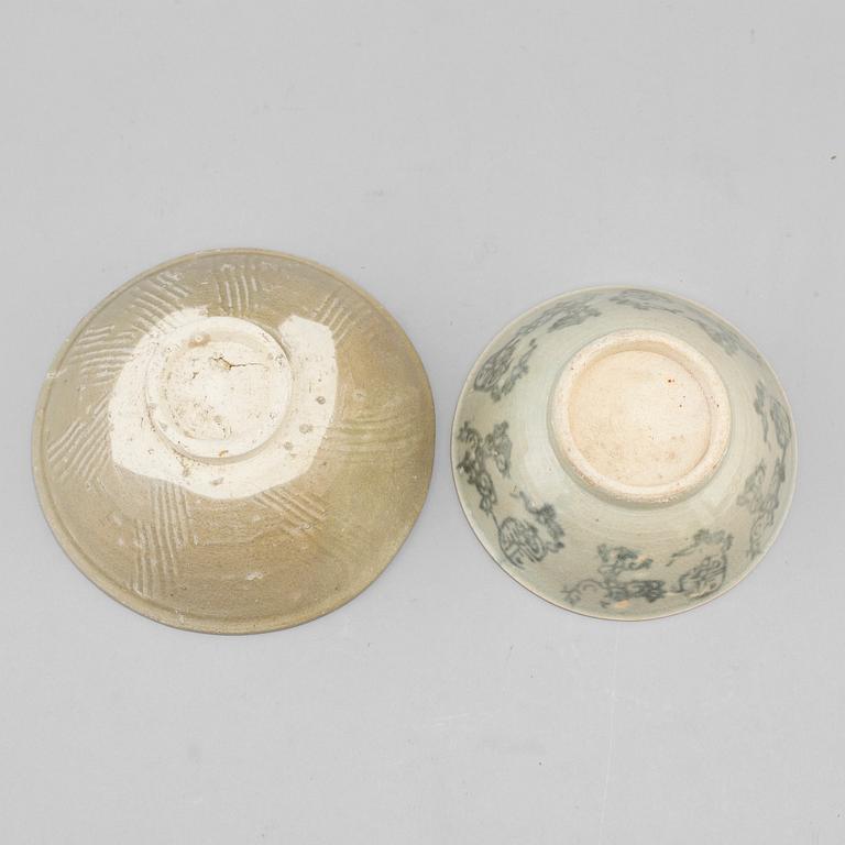 Two Chinese porcelain bowls, probably Ming.