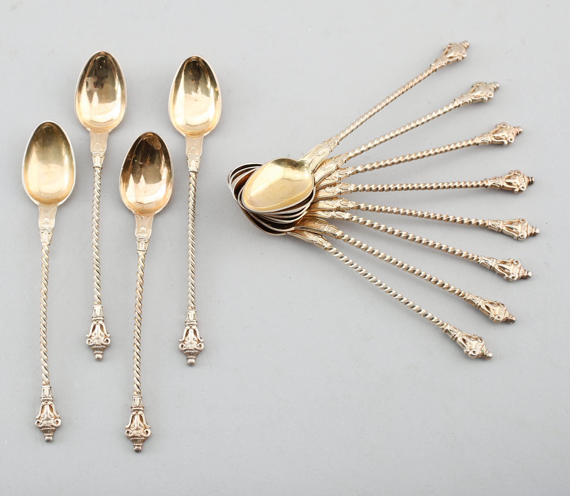 KAFFESKEDAR, 12 st, förgyllt silver, Danmark 66. Total vikt ca 128 g.