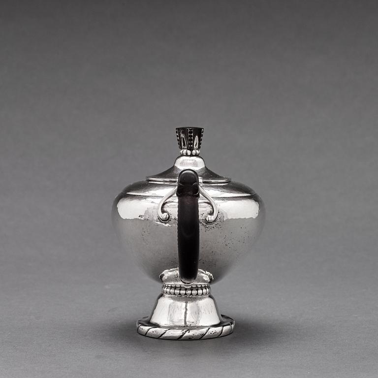 Georg Jensen, a 4 pieces coffee and tea service, Copenhagen 1915-19, 830/1000 silver. Design nr 88.