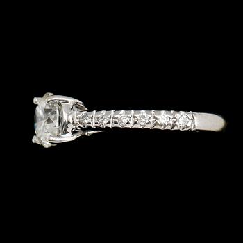 RING, 14 k vitguld, briljantslipade diamanter tot ca 1,0 ct.