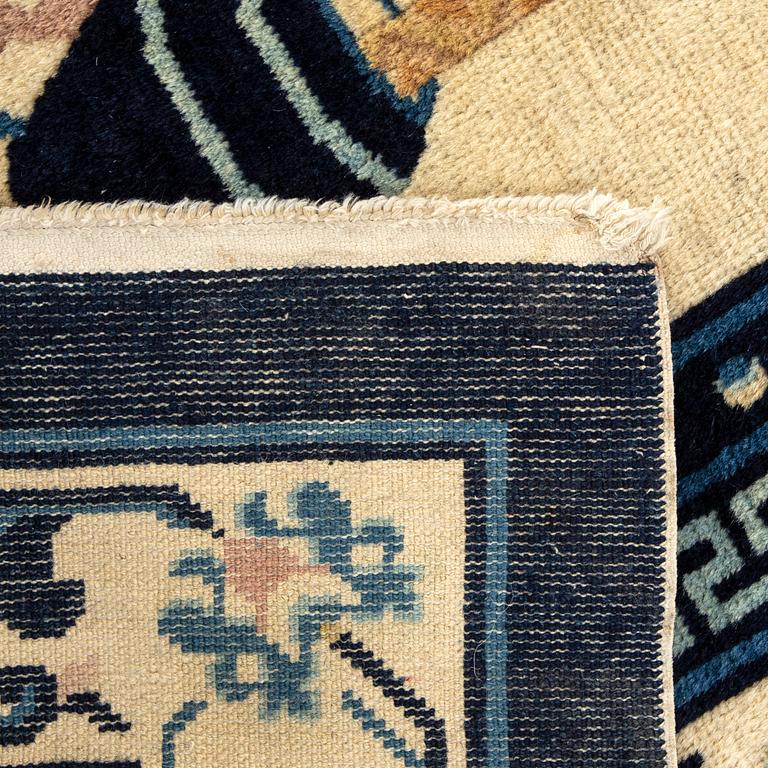 An semiantique/antique Chinese Baotou carpet ca 160 x 250 cm.