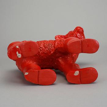 WILLIAM SWEETLOVE, skulptur, plast/konstmaterial "Cloned lamb with boots", signerad och numrerad 99/100.