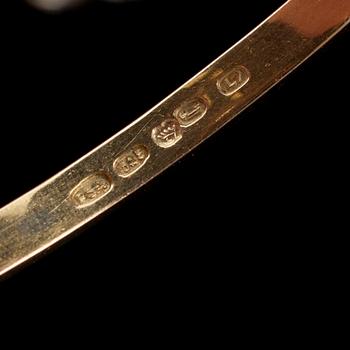 ARMRING, guld 14K och gammalslipade diamanter, Pentti Simo Anttila (1953-1972), Helsingfors, Finland 1964. Vikt ca 24,6.