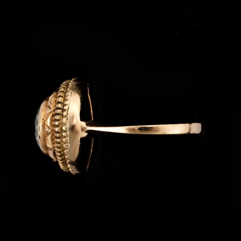 RING, 14k guld med grönsten. Vikt ca 9,2 gram.