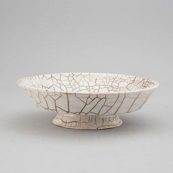 A ge glazed ceramic footed dish, late Qing dynasty.