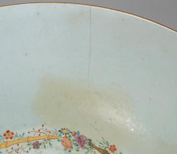 BÅLSKÅL, porslin, Qingdynastin, Qianlong (1736-95).