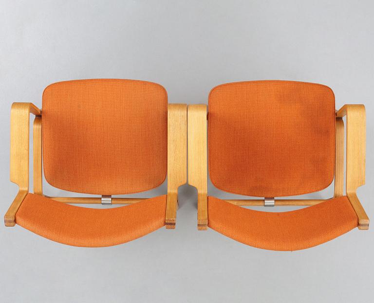HANS J WEGNER, a pair of "JH 472" chairs, Johannes Hansen, Denmark 1980's.