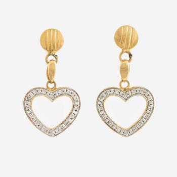 Earrings with hearts and small octagon-cut diamonds.