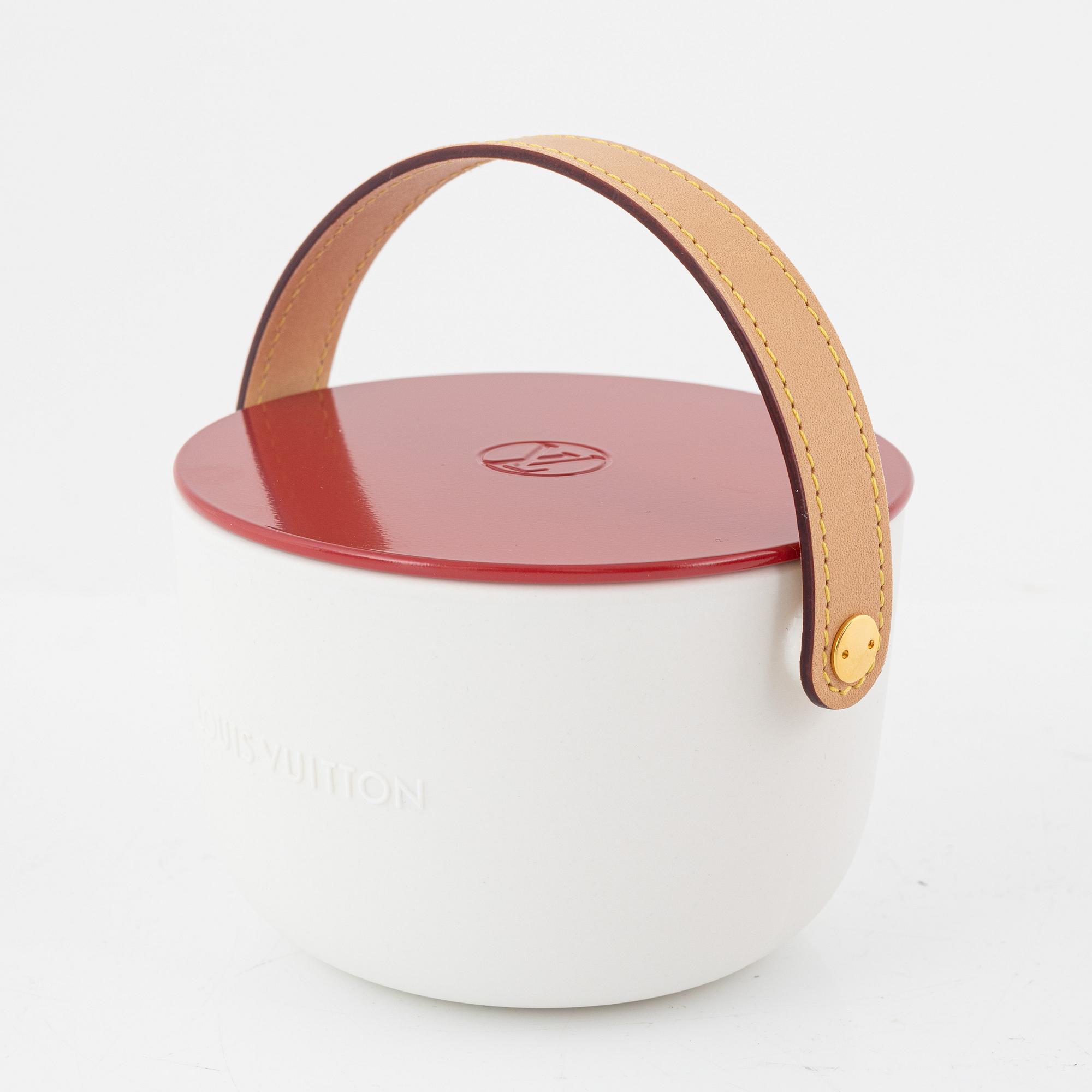 Louis Vuitton, scented candle (Red).