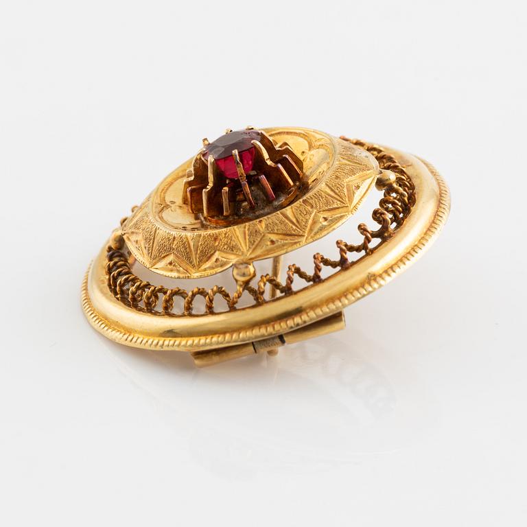 Brosch, Frankrike, 1800-tal, 18K guld med syntetisk sten.