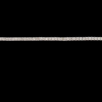 ARMBAND, 18k vitguld med 91 briljantslipade diamanter, 2.29 ct. Vikt 10 g.