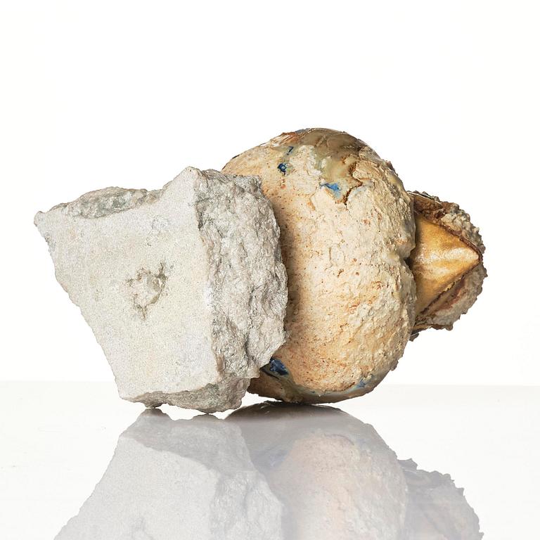 Tyra Lundgren, a stoneware sculpture of a bird, own studio, Bredkvie, Gotland.